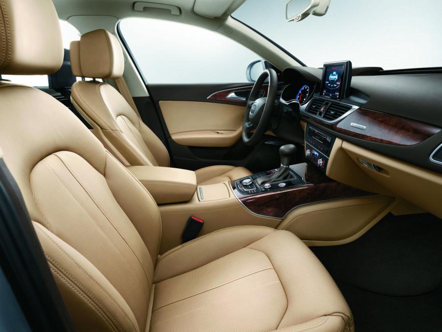 Интерьер Audi A6L 50 TFSI Quattro (4G, C7) 2012 года  (фото 4 из 9)